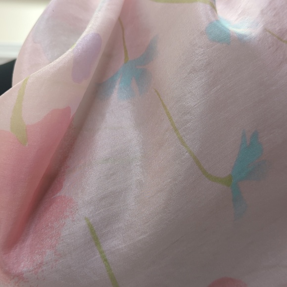 Elegant Pink Floral Scarf with Luxurious Rolled Hem - Picture 3 of 9